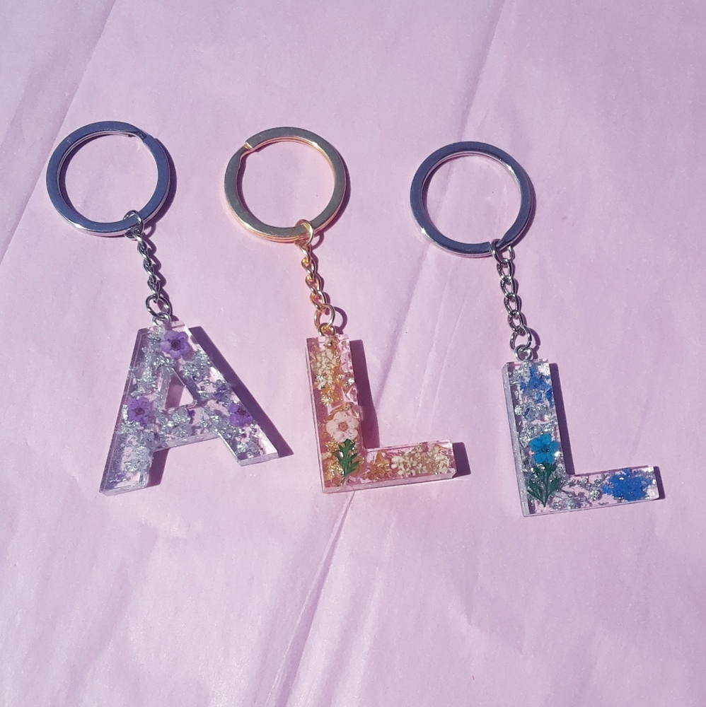 Custom Resin Letter or Number Keychain - Picture 3 of 16